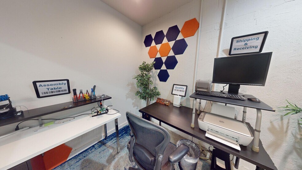 More Photos Of 1700 Montopolis Dr, Austin Freestanding For Sale