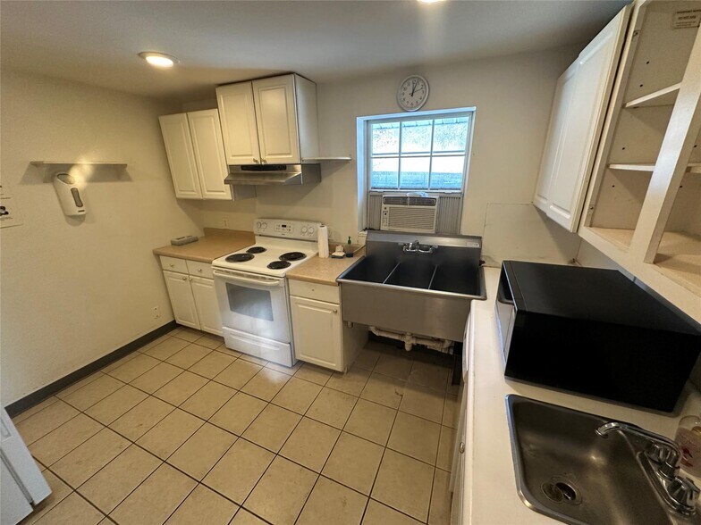 More Photos Of 2430 Carmel Ave, Brewster Office For Lease
