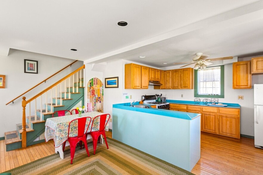 More Photos Of 5 Wharf Hill Rd, Monhegan Hospitality For Sale