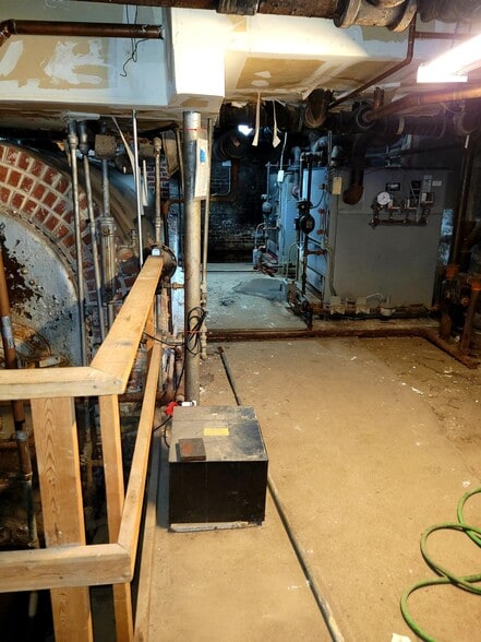 More Photos Of 1110 W 35th St, Chicago Office For Sale