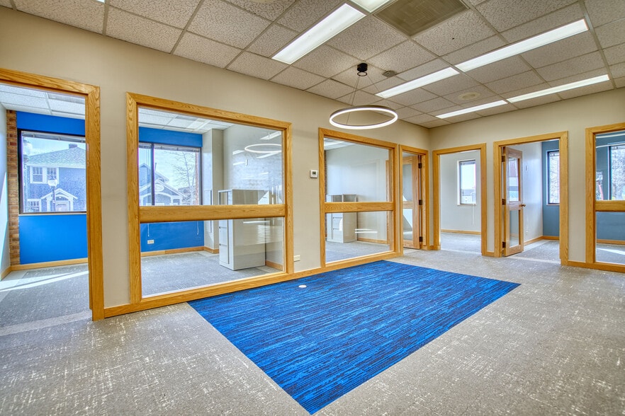 More Photos Of 833 Main St, Louisville Bank For Sale