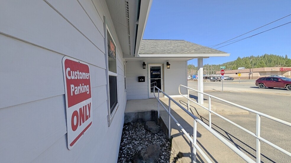 More Photos Of 108 N Division St, Pinehurst Medical For Sale