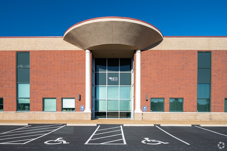 More Photos Of 612-616 Trade Center Blvd, Chesterfield Flex For Sale