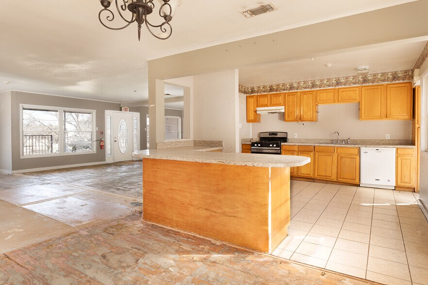 More Photos Of 104 E 5th St, Brady Office Residential For Sale
