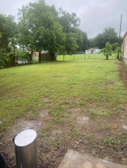 More Photos Of 121 Main, Quinlan Storefront For Lease