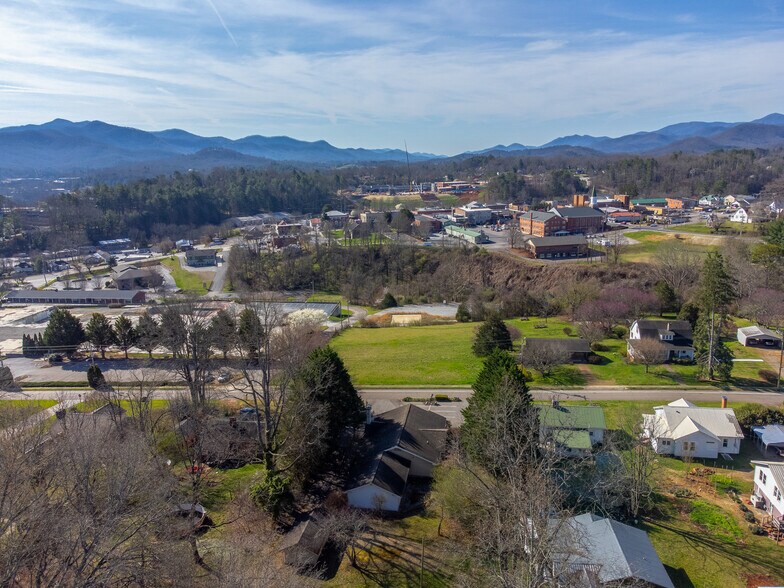 More Photos Of 156 White Oak St, Franklin Medical For Sale