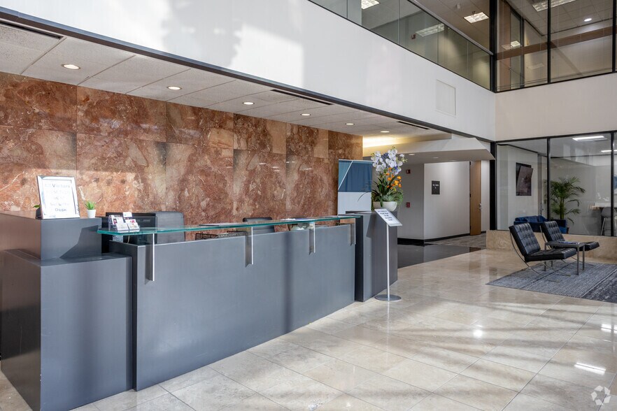 More Photos Of 1001 S Dairy Ashford Rd, Houston Office For Lease