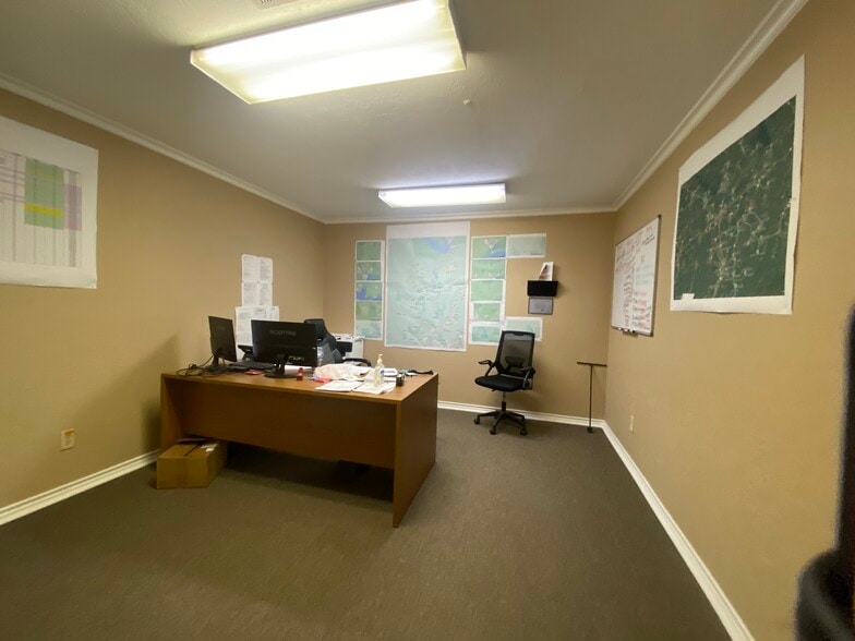 More Photos Of 12841 Highway 90, Beaumont Warehouse For Lease