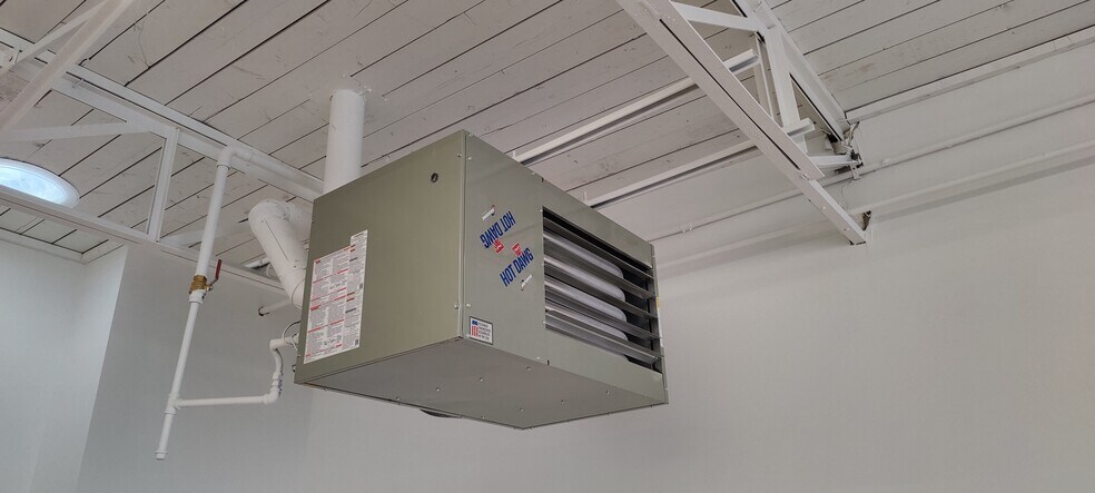 More Photos Of 2185-2187 S Sheridan Blvd, Denver Flex For Lease