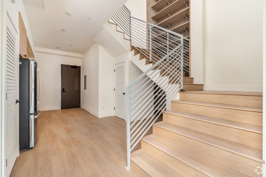 More Photos Of 611 N Virgil Ave, Los Angeles Apartments For Lease