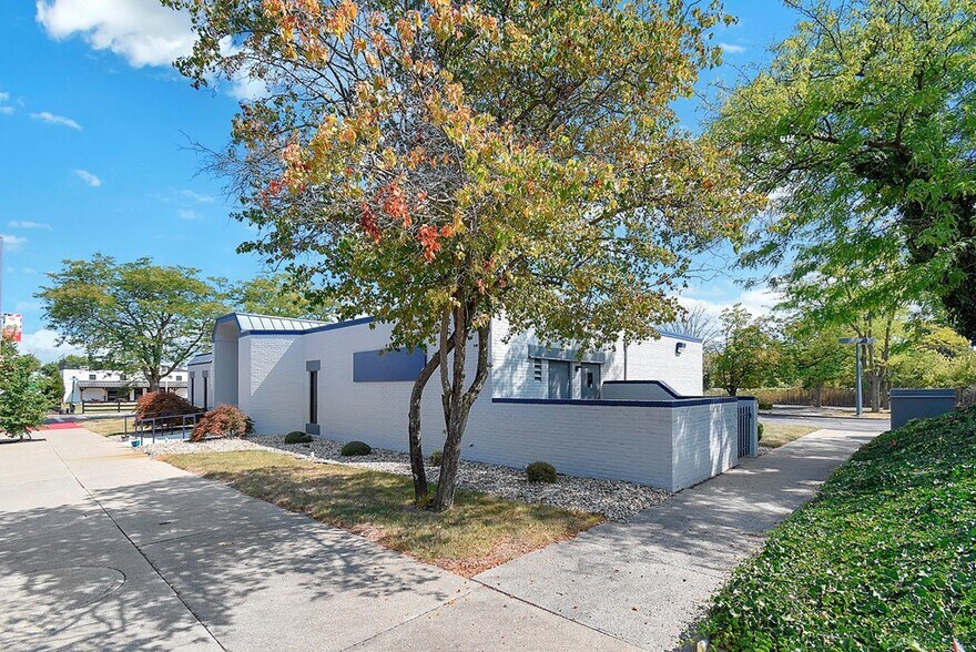 More Photos Of 245 N Seltzer St, Crestline Bank For Sale