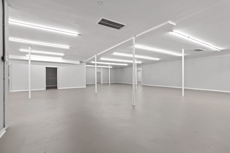 More Photos Of 734 Ashland Ter, Chattanooga Storefront Retail Office For Sale