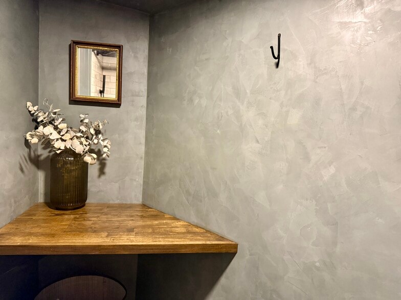 More Photos Of 104 Mill Hill Rd, Woodstock General Retail For Sale