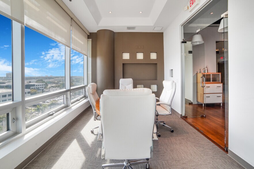 More Photos Of 20900 NE 30th Ave, Aventura Office Residential For Lease