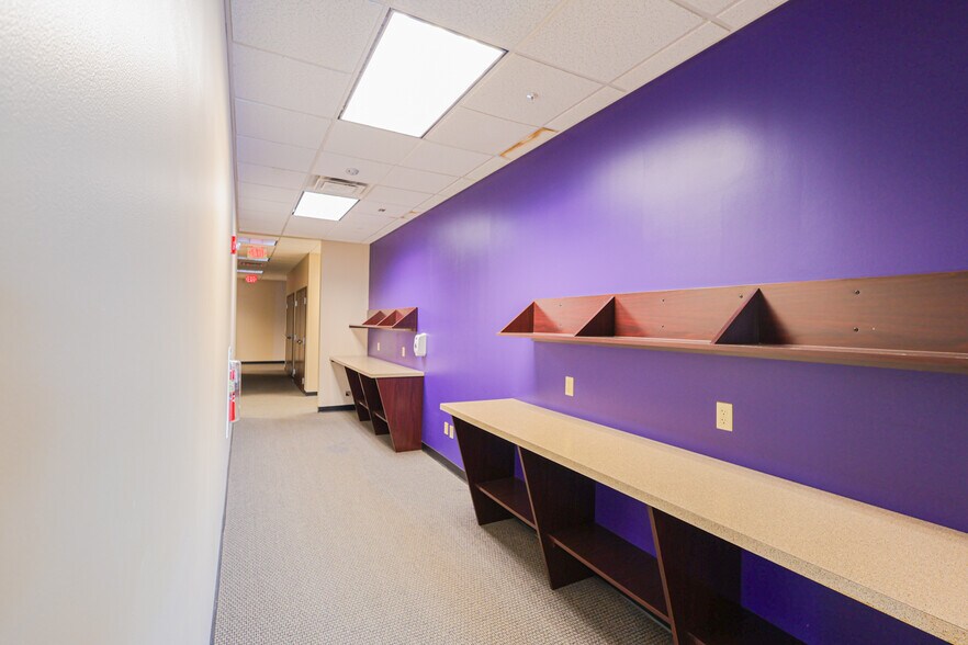 More Photos Of 161 Thorn Hill Rd, Warrendale Light Manufacturing For Lease