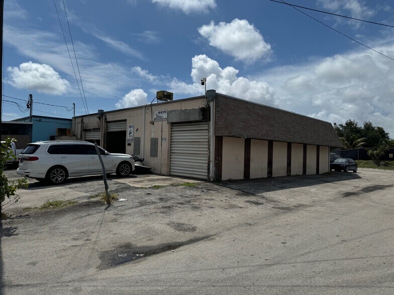 More Photos Of 2355 NW 30th St, Oakland Park Warehouse For Sale