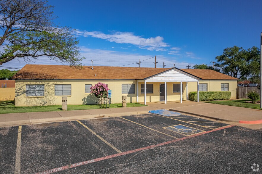 More Photos Of 3802-3806 Interstate 27, Lubbock Office For Sale