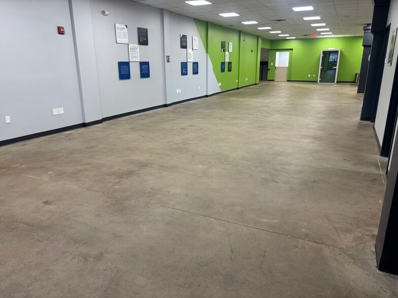 More Photos Of 360 Highland Rd E, Macedonia Office For Sale