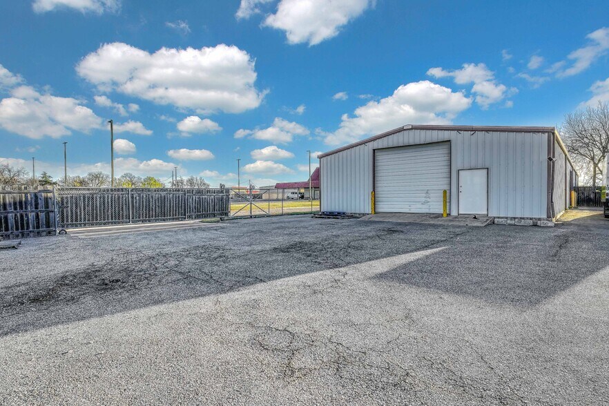 More Photos Of 1127 NW Cache Rd, Lawton General Retail For Sale