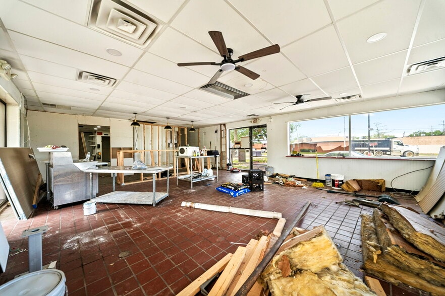 More Photos Of 1900 Tamarack Cir S, Columbus Fast Food For Lease