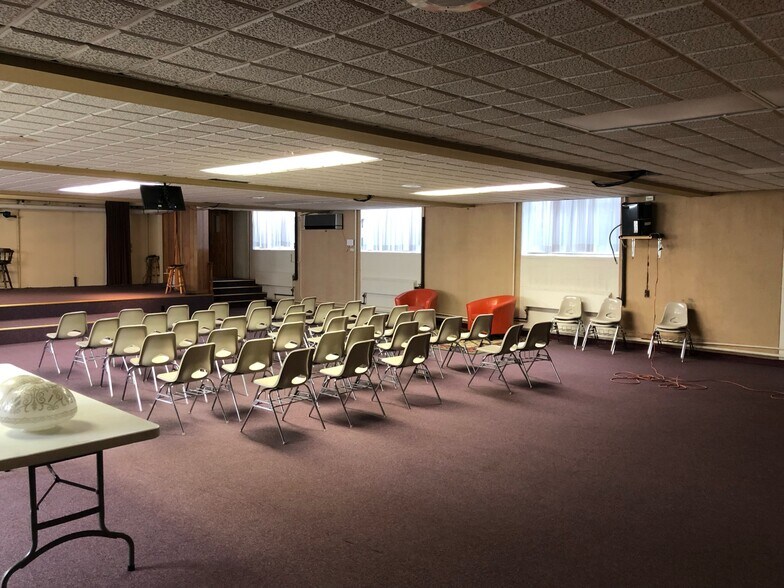 More Photos Of 501 W Market St, Perkasie Religious Facility For Sale