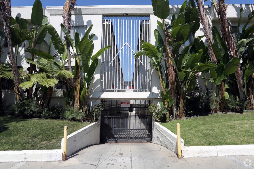 More Photos Of 127 S St Andrews Pl, Los Angeles Apartments For Sale