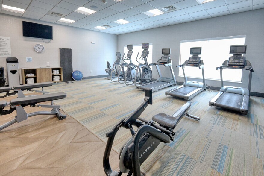 More Photos Of 21606 Spring Plaza Dr, Spring Hotel For Sale