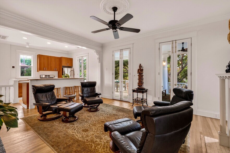 More Photos Of 107 E 35th St, Savannah Office For Sale