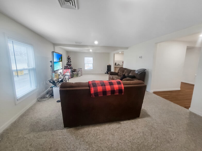 More Photos Of 401 Old Virginia Rd, Pocomoke City Flex For Sale