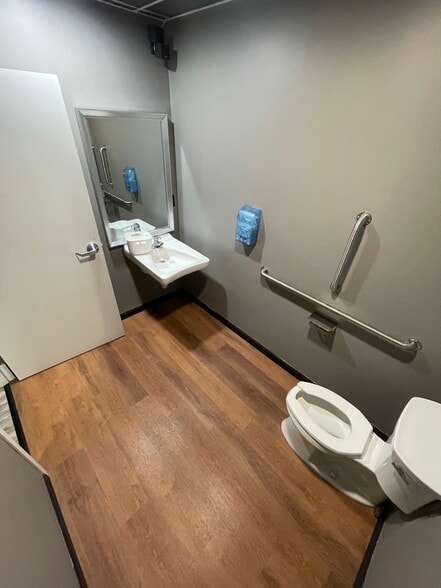 More Photos Of 4814-4818 Mcknight Rd, Pittsburgh Freestanding For Lease