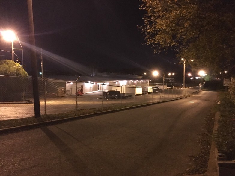 More Photos Of 108 E Southport, Dothan Light Distribution For Sale