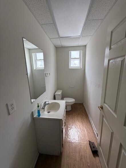 More Photos Of 1421 S Main St, High Point Office For Lease