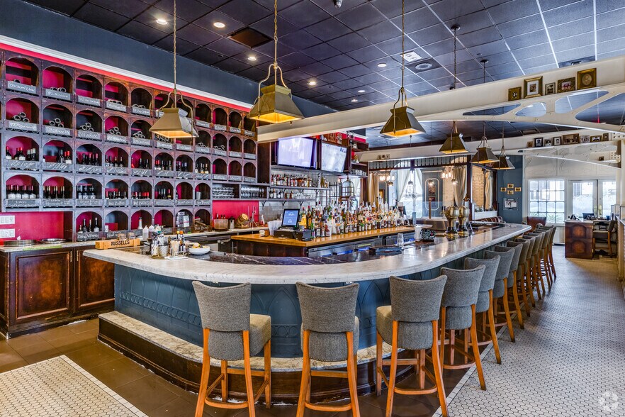 More Photos Of 390 N Orange Ave, Orlando Office For Lease