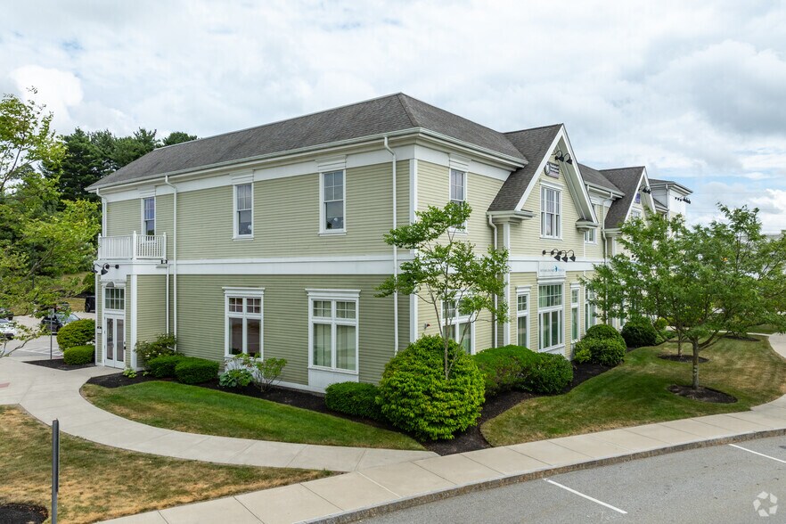 More Photos Of 400-440 Boston Post Rd, Wayland Unknown For Lease