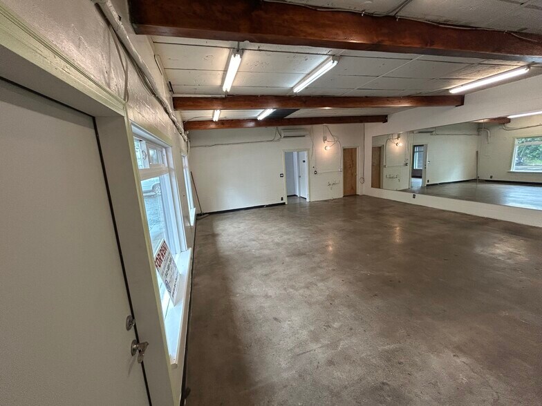 More Photos Of 245 Van Buren St, Eugene Freestanding For Lease