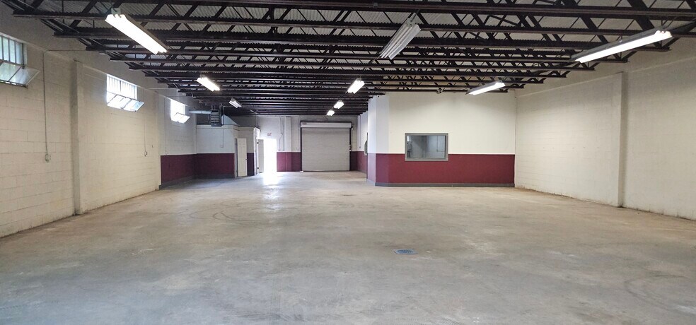 More Photos Of 92 Lewis St, San Antonio Warehouse For Lease