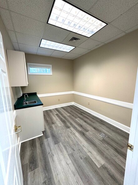 More Photos Of 70 Ansley Dr, Dahlonega Medical For Lease