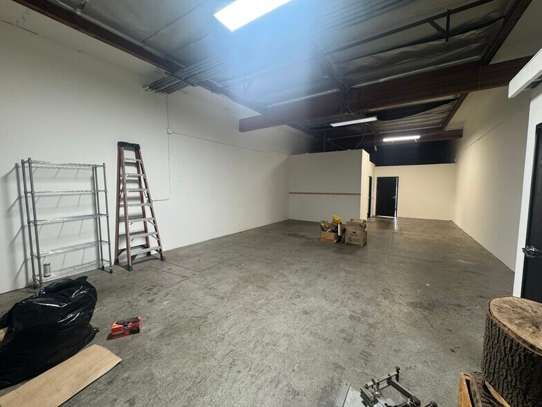 More Photos Of 2633 E 28th St, Signal Hill Research And Development For Lease