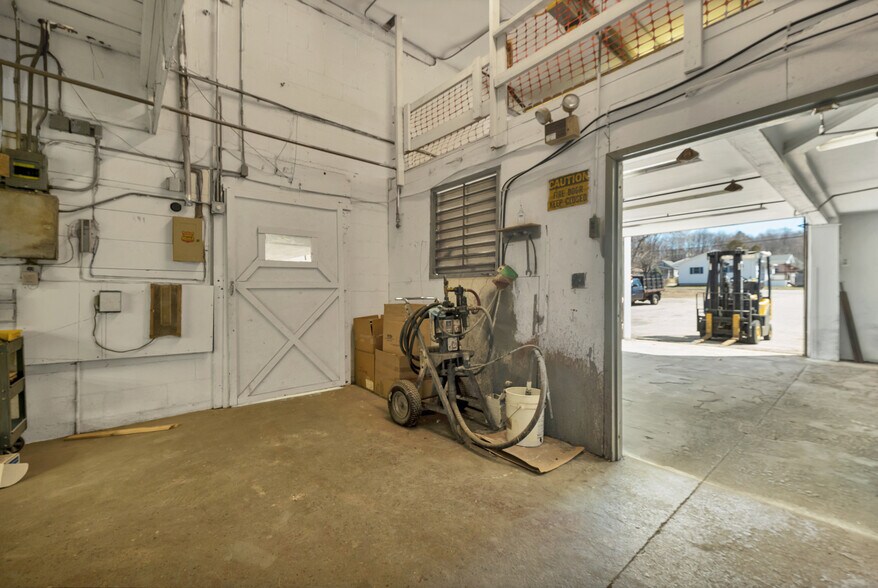 More Photos Of 55 Maynesboro St, Berlin Industrial For Sale