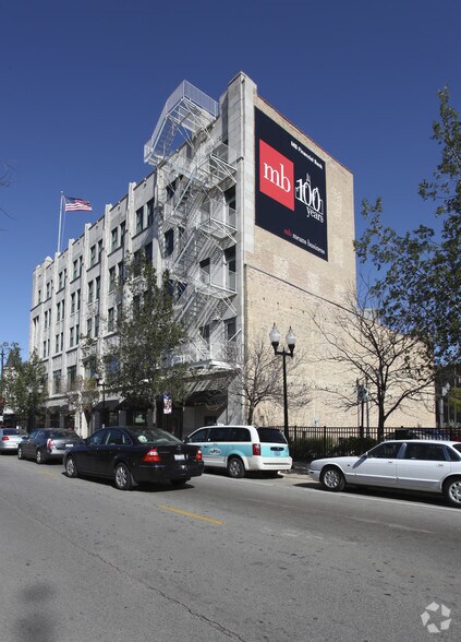 More Photos Of 3959 N Lincoln Ave, Chicago Office For Sale