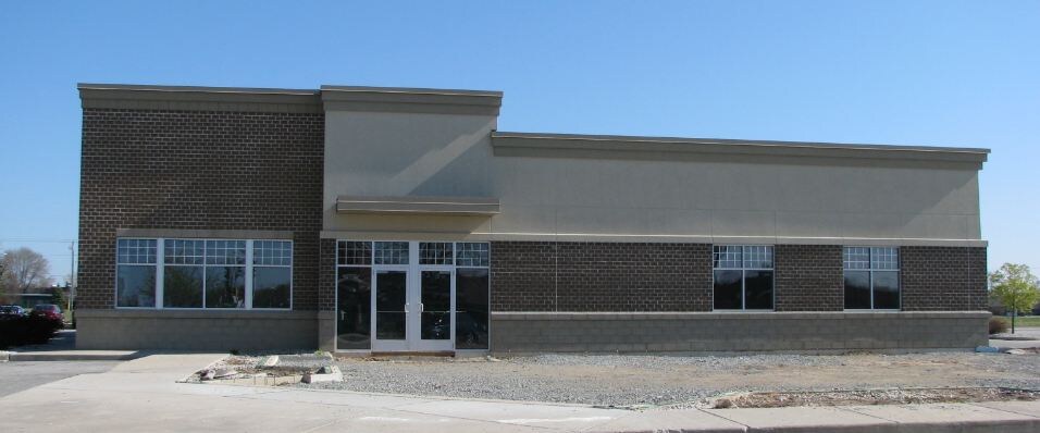 More Photos Of 2363 Holmgren Way, Green Bay Bank For Lease