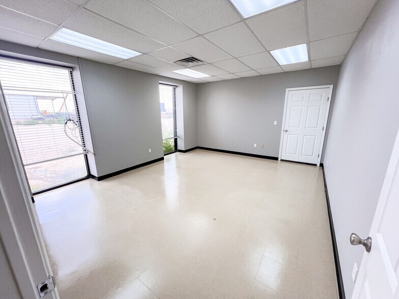 More Photos Of 8511 W Interstate 20, Midland Warehouse For Lease