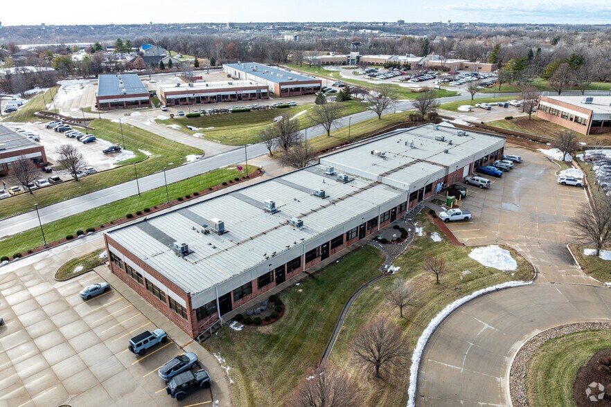 More Photos Of 10607-10647 Justin Dr, Urbandale Flex For Lease