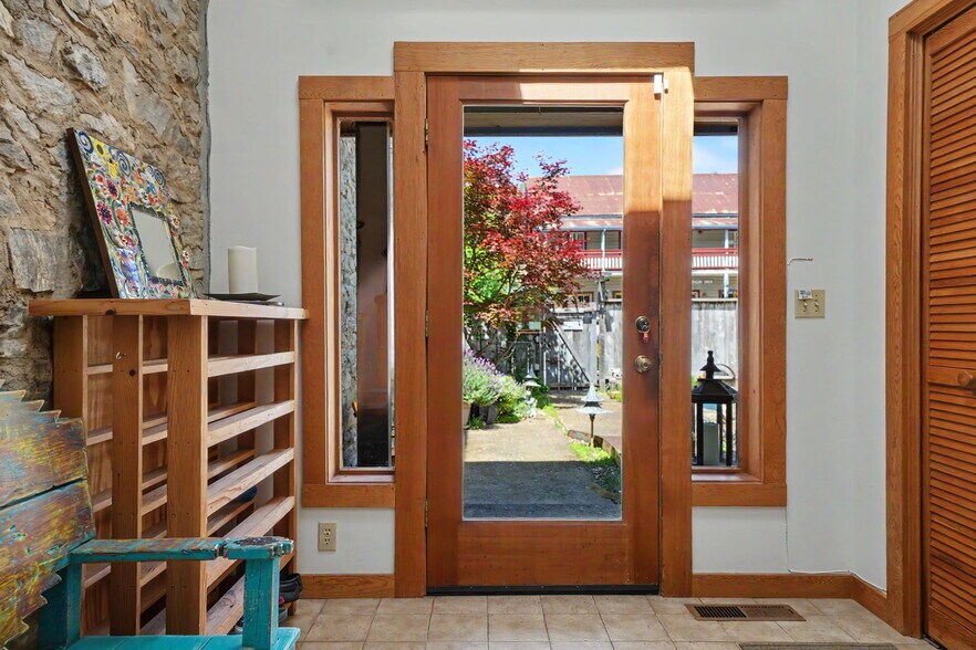 More Photos Of 21376 Consolation St, Volcano Specialty For Sale