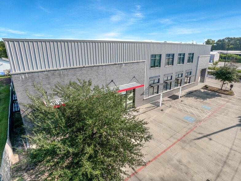 More Photos Of 5939 Albert Dr, Humble Light Distribution For Sale