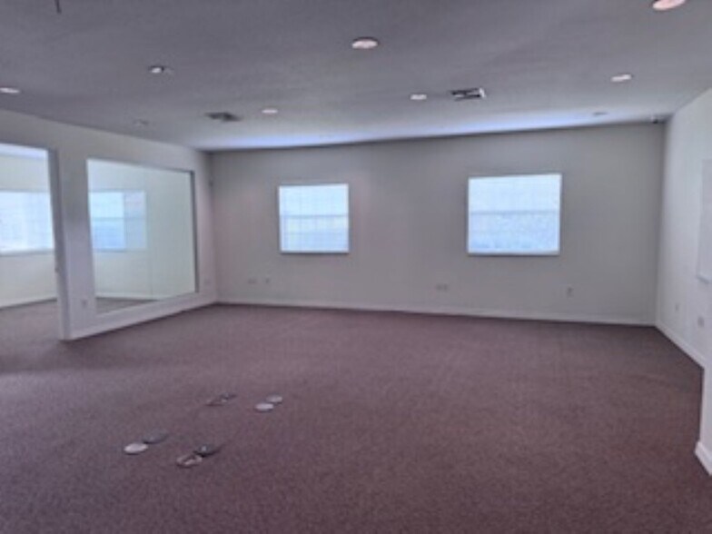 More Photos Of 13051 W Linebaugh Ave, Tampa Office For Lease