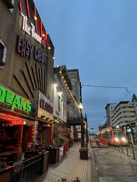 More Photos Of 312 Main St, Houston Restaurant For Lease