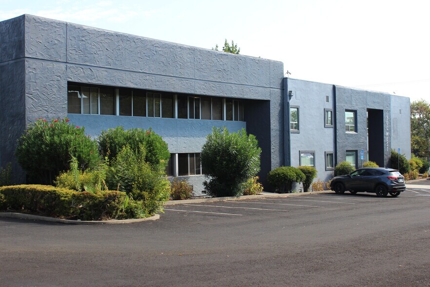 More Photos Of 1300 West St, Redding Office For Lease