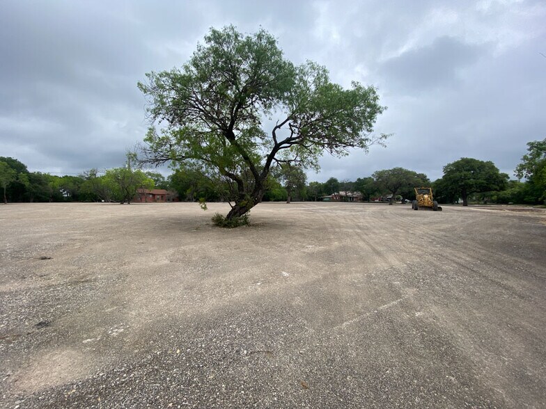 More Photos Of 7540 Bandera rd, San Antonio Land For Lease
