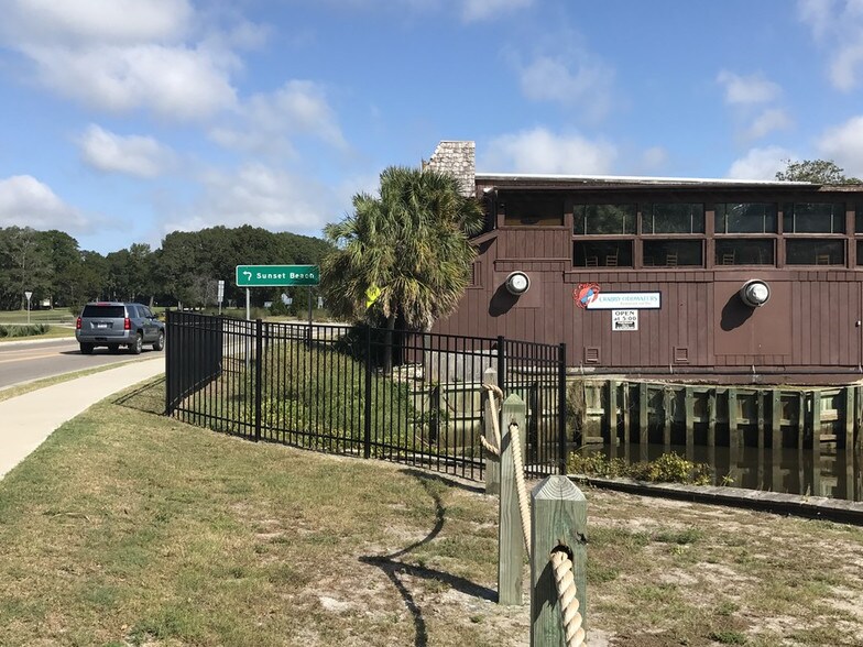 More Photos Of 310 Sunset Blvd N, Sunset Beach Restaurant For Sale
